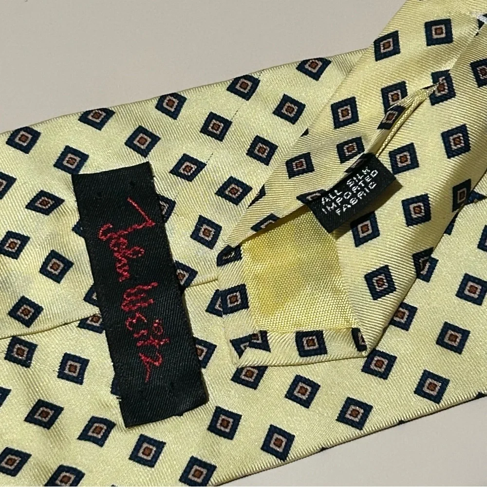 John Weitz 100% Silk Light Yellow Patterned 58” Men’s Tie